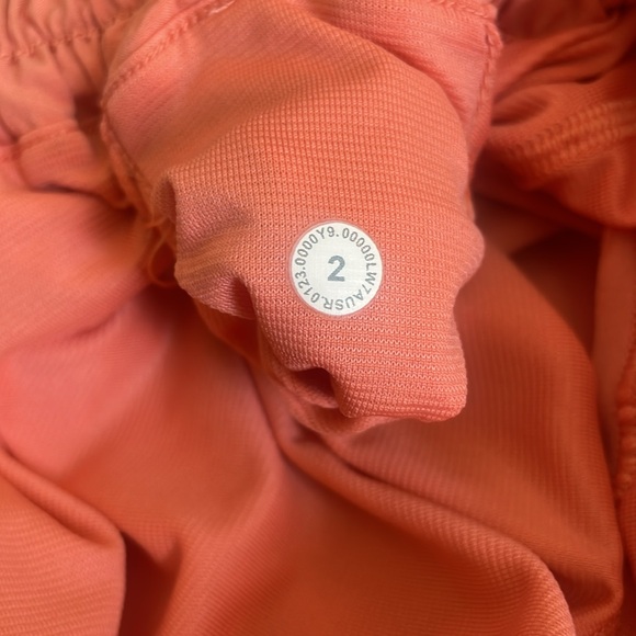LIGHT CORAL HOTTY HOT SHORT LULULEMON - Picture 4 of 4